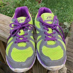 Womens athletic shoes size 8